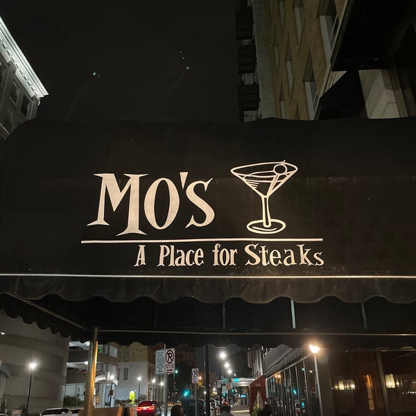 Photo taken at Mo&#39;s Steakhouse by Gokhan S A. on 9/12/2021