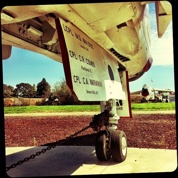 Das Foto wurde bei Flying Leatherneck Aviation Museum von Yacine B. am 8/31/2013 aufgenommen