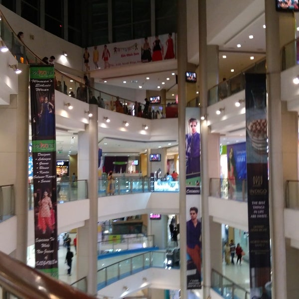 8/27/2017에 Kumar G.님이 R City Mall에서 찍은 사진