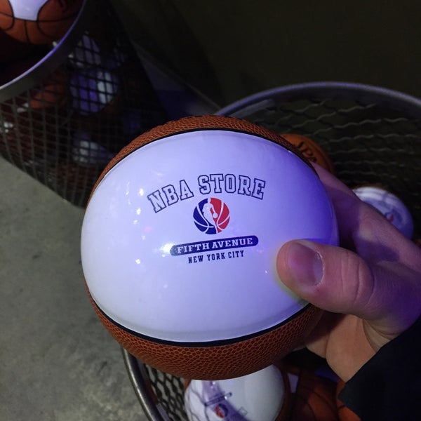 1/1/2015 tarihinde Kahraman U.ziyaretçi tarafından NBA Store'de çekilen fotoğraf