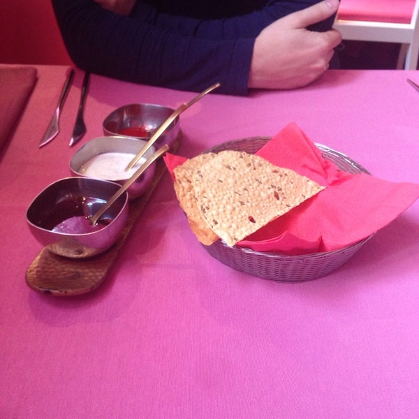2/25/2014 tarihinde Lorena M.ziyaretçi tarafından Swagat Indian Restaurant'de çekilen fotoğraf