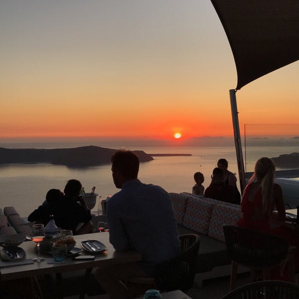 Das Foto wurde bei Buddha-Bar Beach Santorini von Sultan am 8/8/2019 aufgenommen
