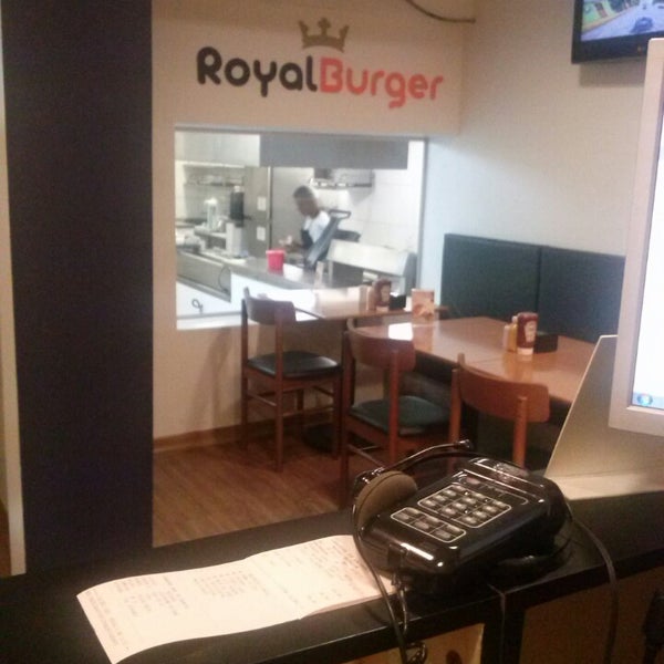 Снимок сделан в Royal Burger пользователем Rick A. 5/12/2014
