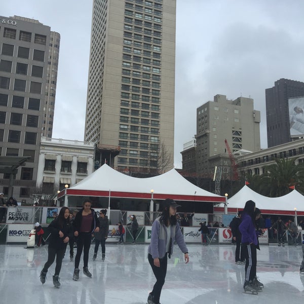 Снимок сделан в Union Square Ice Skating Rink пользователем Michael Y. 1/18/2016