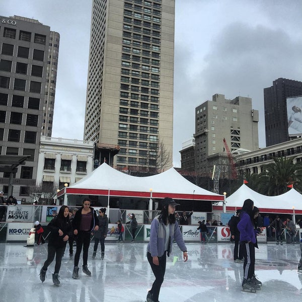 Снимок сделан в Union Square Ice Skating Rink пользователем Michael Y. 1/18/2016