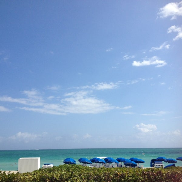 รูปภาพถ่ายที่ Cabana Beach Club โดย Jenni H. เมื่อ 2/13/2013