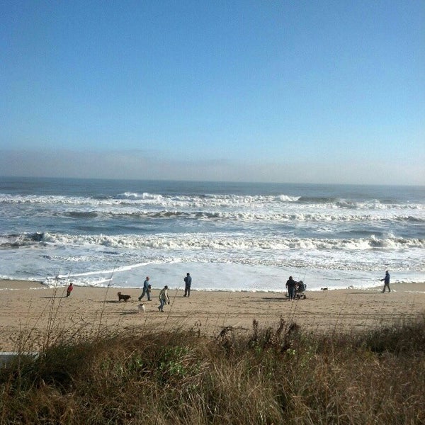 Photo taken at Ramada Plaza Nags Head Oceanfront by Michael I. on 11/23/2012
