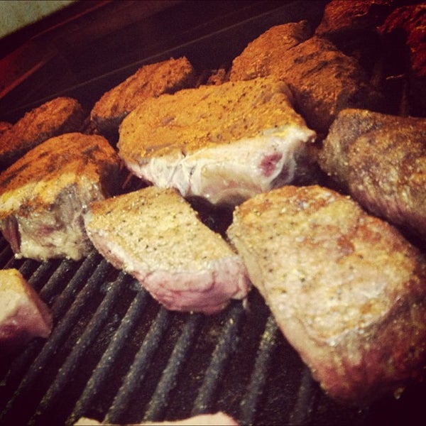 รูปภาพถ่ายที่ Buckhorn Steakhouse โดย Ivan V. เมื่อ 9/21/2012