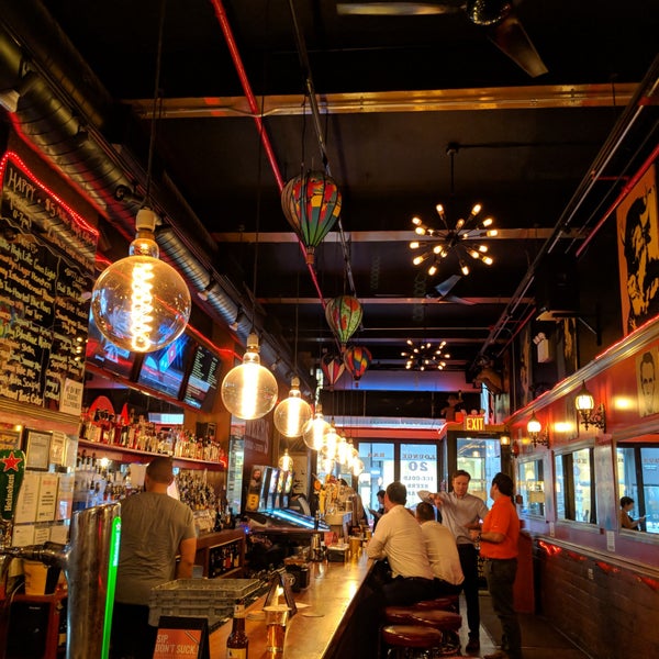 9/12/2018 tarihinde Miguel J.ziyaretçi tarafından Pioneers Bar'de çekilen fotoğraf