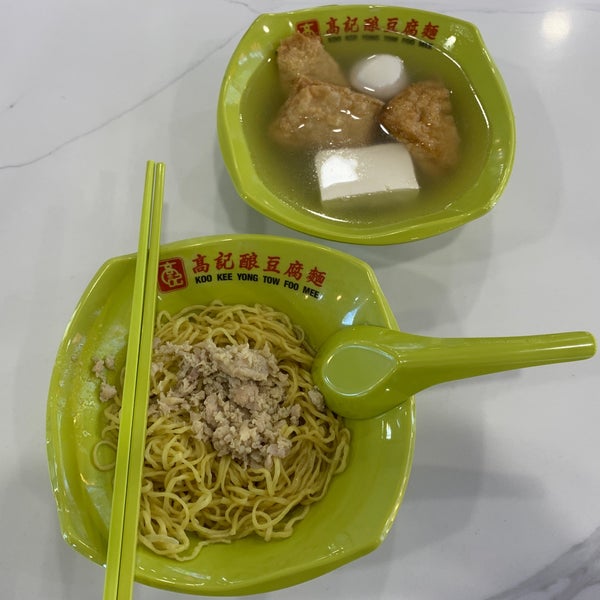 Photo taken at Kim San Leng Food Centre by Lebel on 5/6/2022