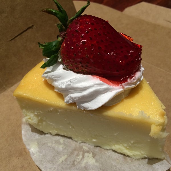 6/30/2015 tarihinde Eat This N.ziyaretçi tarafından Jean Danet  Pastry, Cafe and Brick Oven Pizza'de çekilen fotoğraf