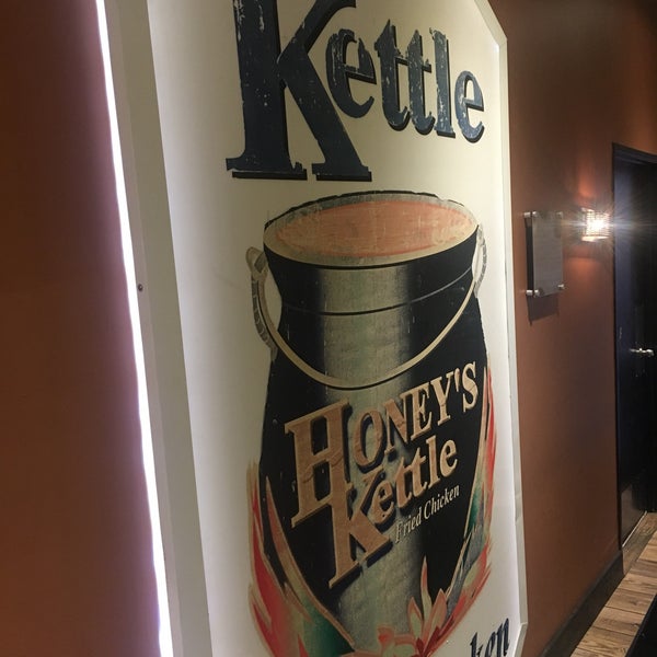 Photo taken at Honey&#39;s Kettle Fried Chicken by Ron I. on 8/31/2019