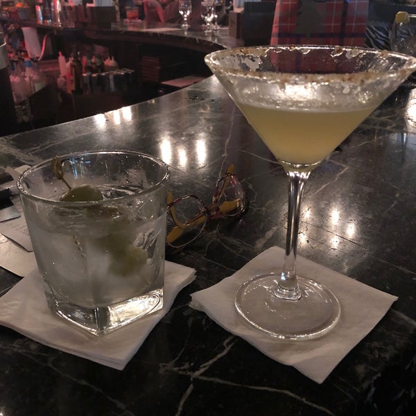 Photo taken at Honu Kitchen And Cocktails by Bruce R. on 12/6/2019