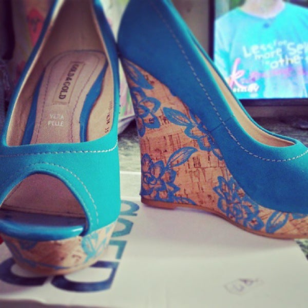 aqua shoes sm megamall