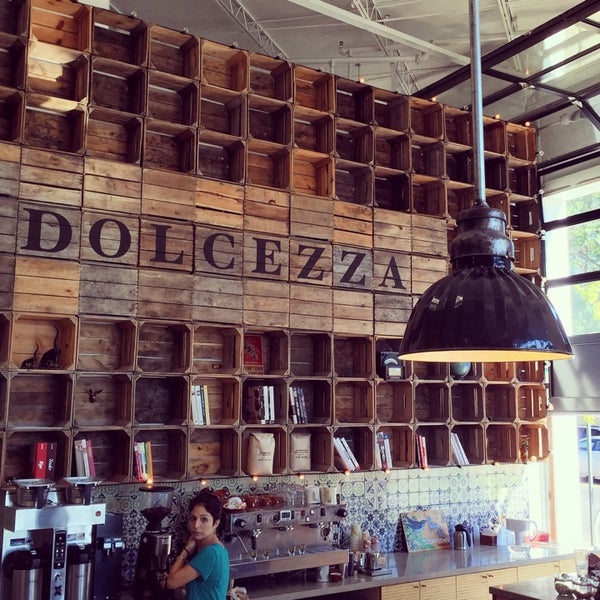 Das Foto wurde bei Dolcezza Factory von Andy🔥 F. am 9/27/2014 aufgenommen