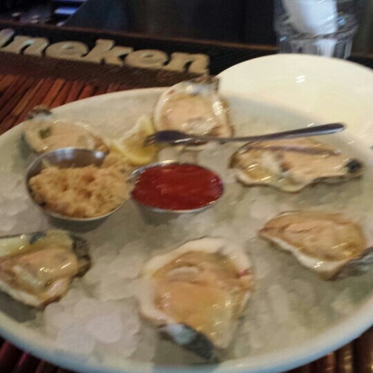 Das Foto wurde bei Noisy Oyster Seafood Restaurant von Mike L. am 10/8/2013 aufgenommen
