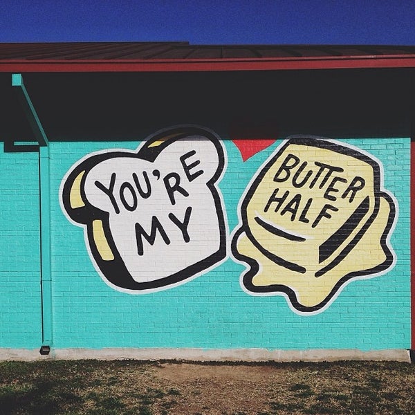1/18/2014 tarihinde Manny H.ziyaretçi tarafından You&#39;re My Butter Half (2013) mural by John Rockwell and the Creative Suitcase team'de çekilen fotoğraf