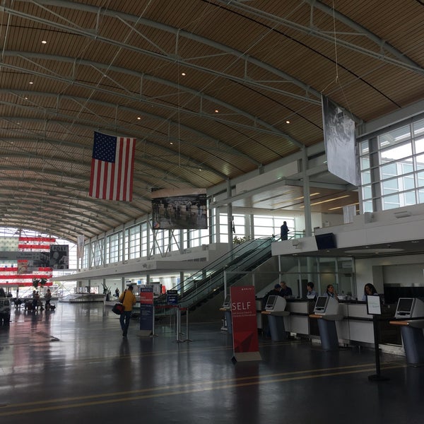 รูปภาพถ่ายที่ Shreveport Regional Airport (SHV) โดย Héctor P. เมื่อ 7/4/2016