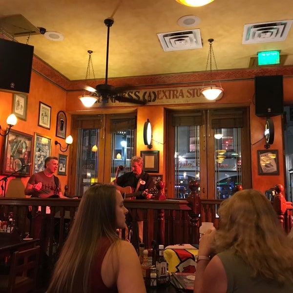 Foto tomada en BD Riley&#39;s Irish Pub  por Ryan A. el 9/30/2017