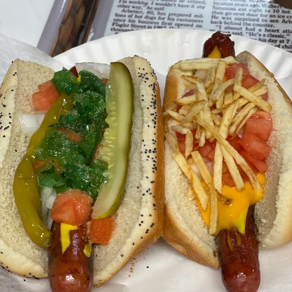 2/17/2022 tarihinde Rashaad S.ziyaretçi tarafından Arbetter&#39;s Hot Dogs'de çekilen fotoğraf