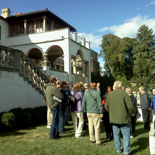รูปภาพถ่ายที่ Villa Terrace Art Museum โดย Rj M. เมื่อ 9/23/2012