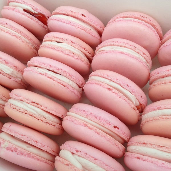 4/26/2013에 Ellen C님이 Sweet Buttons Desserts에서 찍은 사진