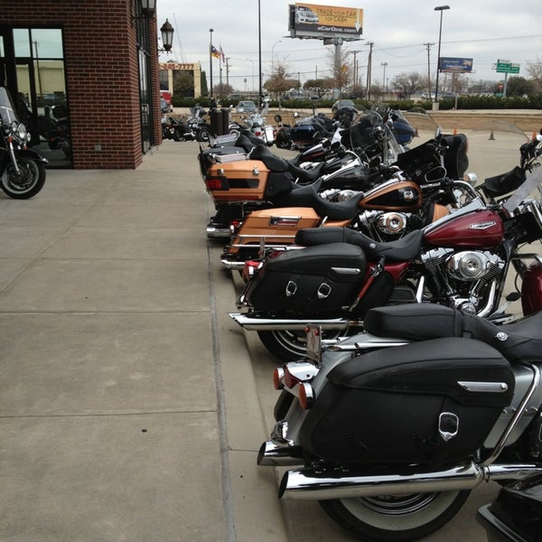 Foto tirada no(a) Maverick Harley-Davidson por Bruce C. em 1/5/2013