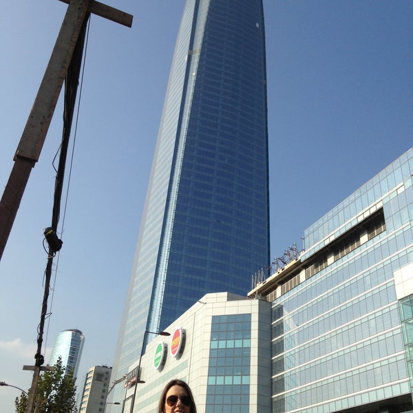 5/10/2013에 Felipe J.님이 Costanera Center에서 찍은 사진