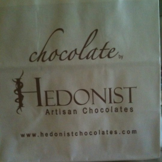 Foto scattata a Hedonist Artisan Chocolates da Lyz C. il 10/7/2011