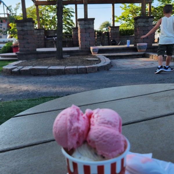 Foto scattata a Uncle Dave&#39;s Homemade Ice Cream da Lola il 8/19/2023