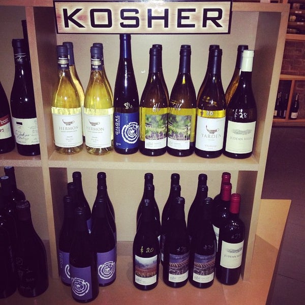 Photo taken at Discovery Wines by Spencer H. on 3/12/2015
