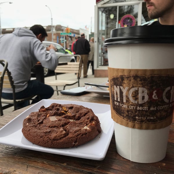 Foto tomada en New York City Bagel &amp; Coffee House  por Igor L. el 10/14/2018