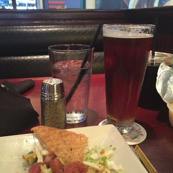 Photo taken at BJ&#39;s Restaurant &amp; Brewhouse by Jackie B. on 7/13/2015