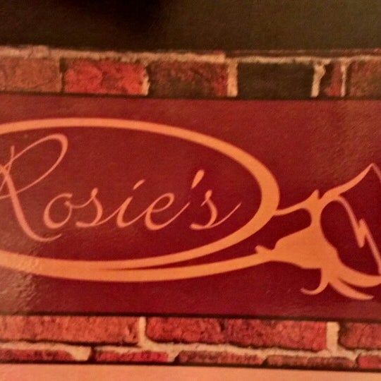 Das Foto wurde bei Rosie&#39;s Pub von Brian S. am 5/7/2013 aufgenommen