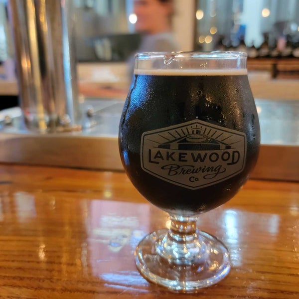 Foto tirada no(a) Lakewood Brewing Company por Jeffrey P. em 11/4/2022
