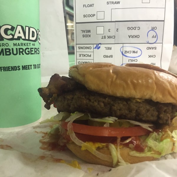Foto scattata a Kincaid&#39;s Hamburgers da Chris B. il 11/5/2014