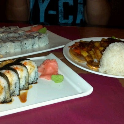 Снимок сделан в Crazy Sushi пользователем Amanda W. 10/9/2012