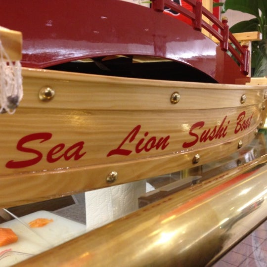 รูปภาพถ่ายที่ Sea Lion Sushi โดย Guy เมื่อ 10/13/2012