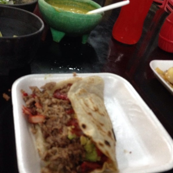 Photo taken at Tacos Focos Amarillos by Antonio T. on 2/11/2014