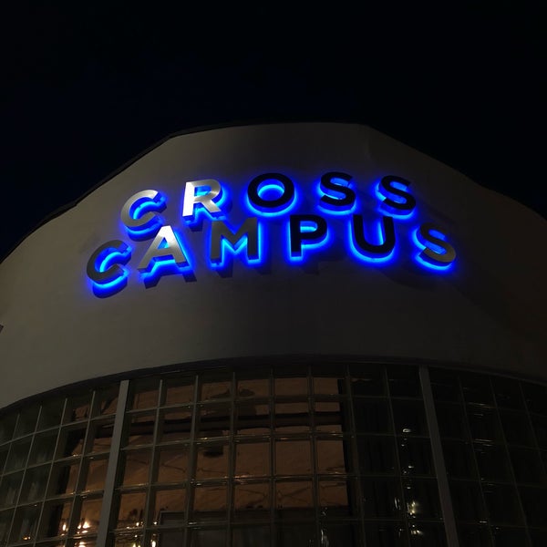 รูปภาพถ่ายที่ Cross Campus โดย Chase P. เมื่อ 1/19/2018