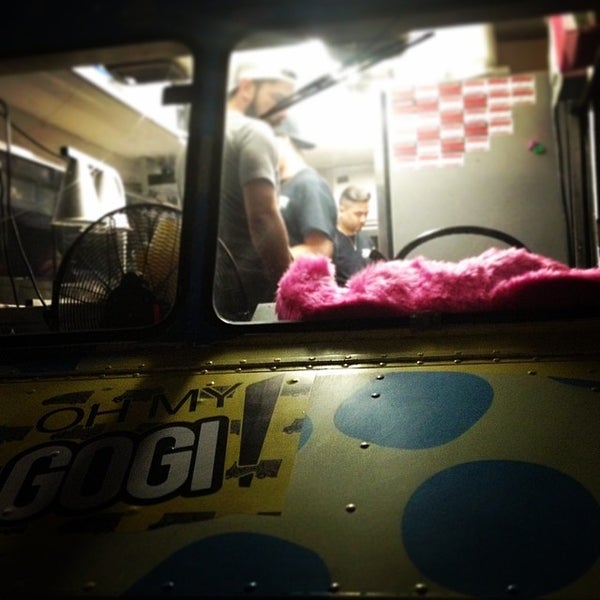 รูปภาพถ่ายที่ Oh My Gogi! Truck โดย Sean M. เมื่อ 4/26/2014