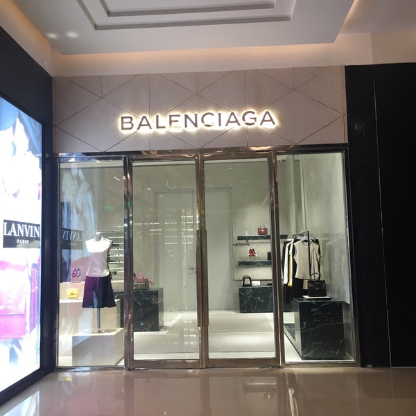 magasin balenciaga