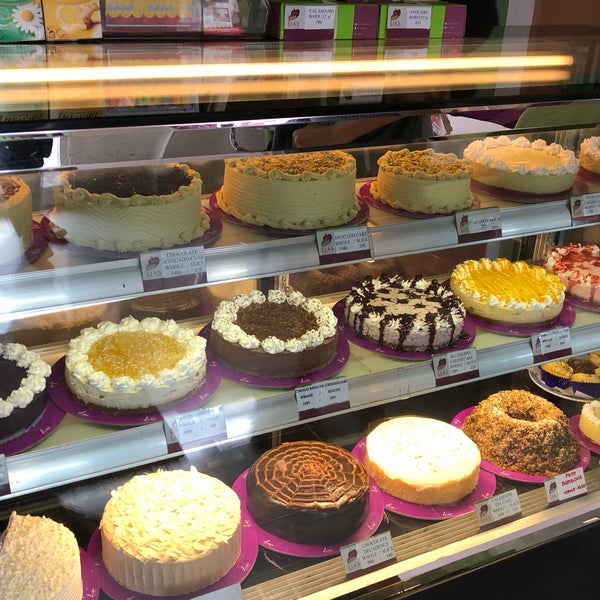 Lia's Cakes In Season - Kapitolyo - 39 tips from 1155 visitors