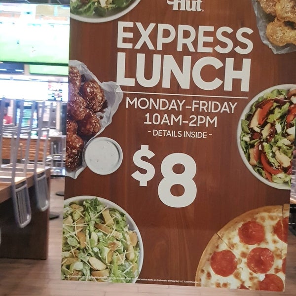 Pizza Hut Santa Ana'da Pizzacı