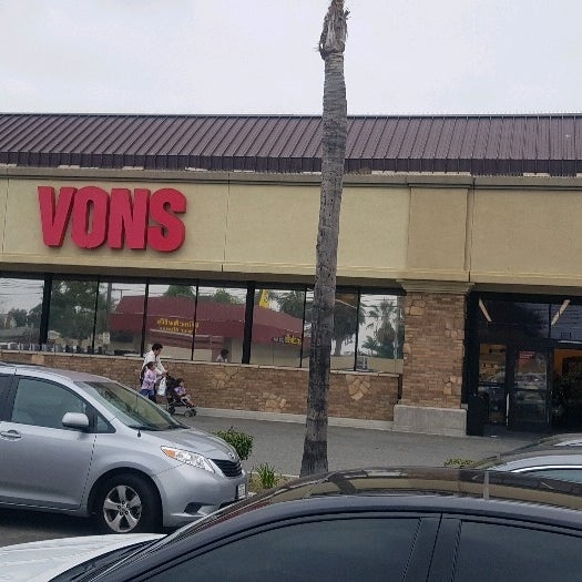 Vons Grocery Store