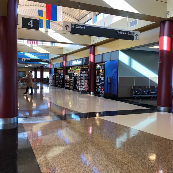 รูปภาพถ่ายที่ Roanoke-Blacksburg Regional Airport (ROA) โดย Matt W. เมื่อ 1/28/2019