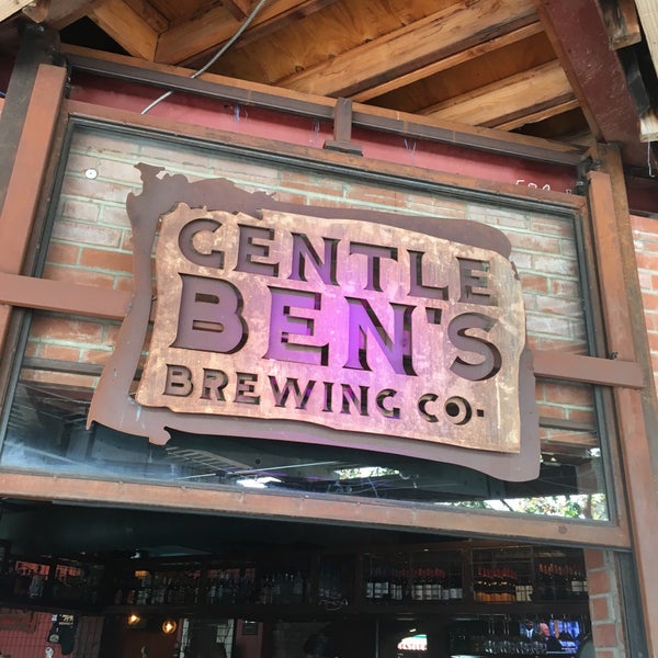 รูปภาพถ่ายที่ Gentle Ben&#39;s Brewing Co. โดย Matt W. เมื่อ 11/15/2017