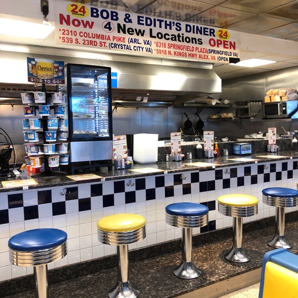 Foto tomada en Bob &amp; Edith&#39;s Diner  por Matt W. el 9/11/2019