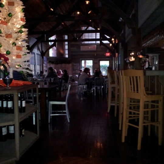 Foto diambil di Huisache Grill and Wine Bar oleh David K. pada 12/2/2012