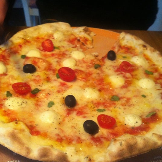 12/9/2012 tarihinde Iva Z.ziyaretçi tarafından Pizza@Kavica Duksa'de çekilen fotoğraf